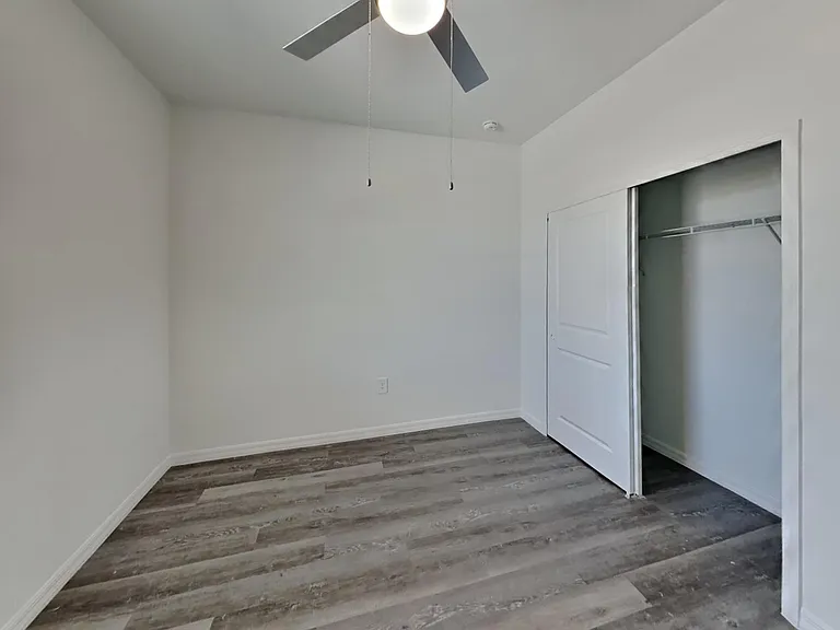 617 SE 9th St — Photo 11