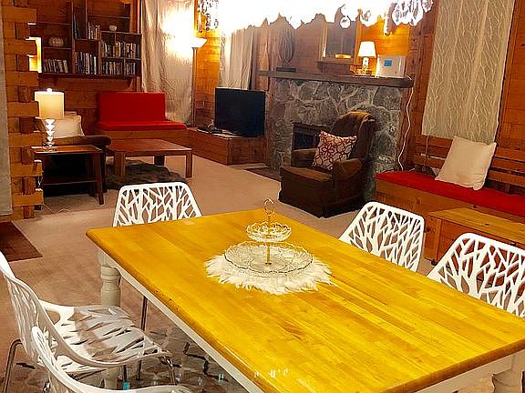 Dining room.
