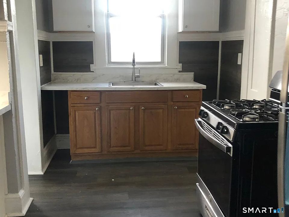 2nd image of 570 Broad St
