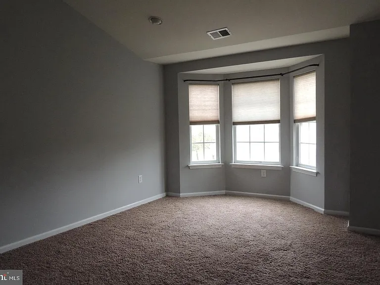 121 Chancellor Dr — Photo 14