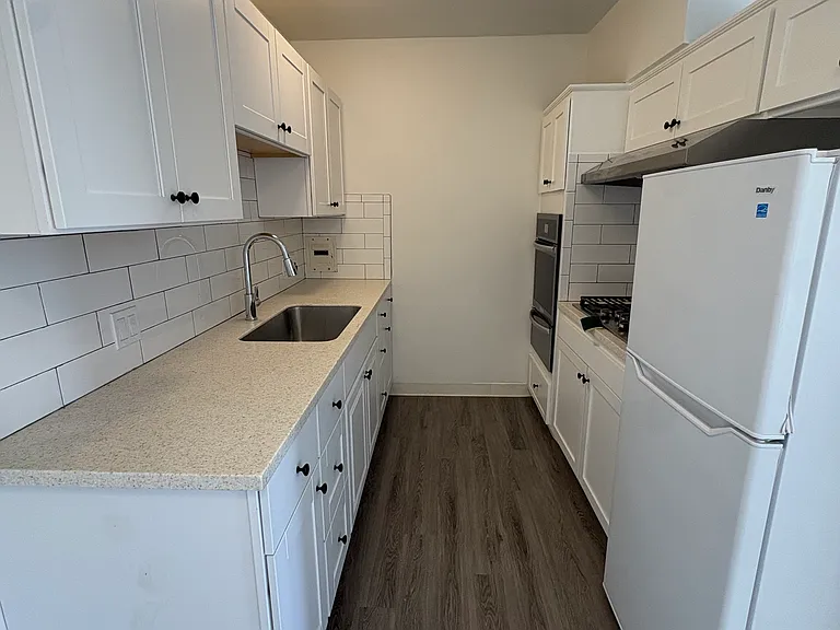 405 Corona Del Mar #6 — Photo 7