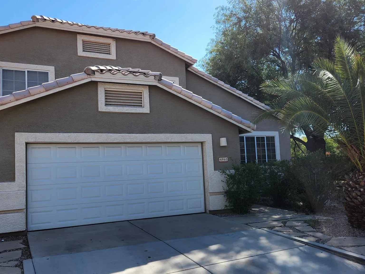 4 bed, 2250 sqft, $2,690 — Photo 2