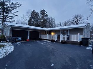 4894 Sunset Dr, Lockport, NY 14094