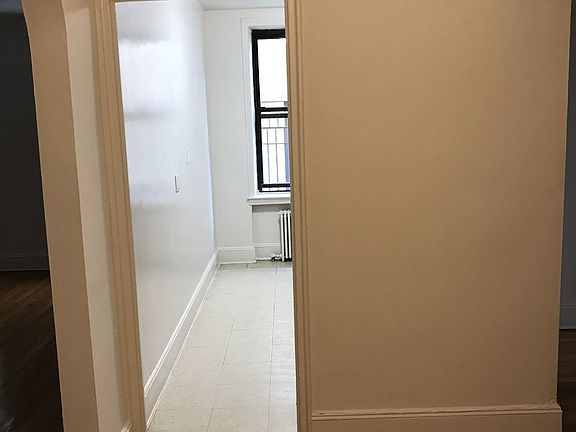 2nd image of 2816 34th St APT 4B