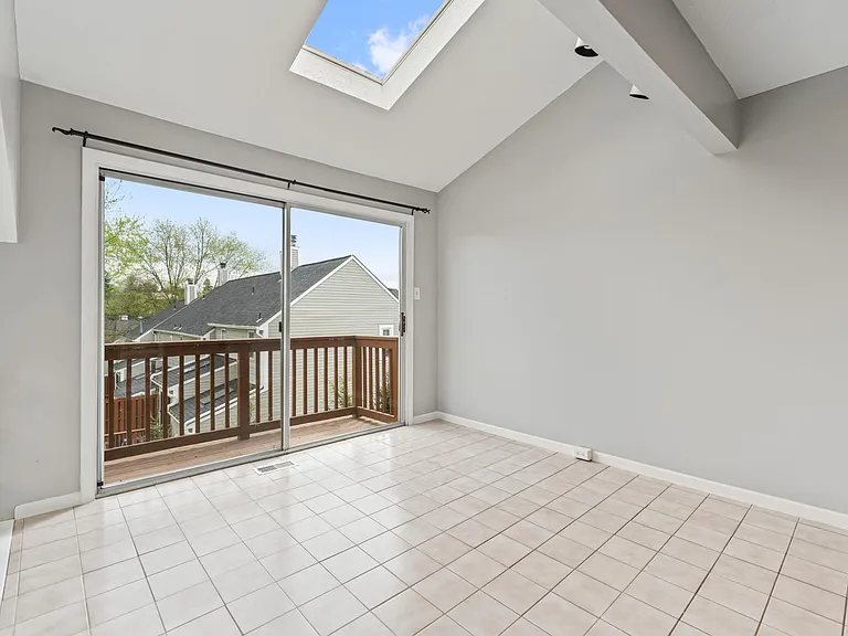 2714 Meadowcrest Ct — Photo 9
