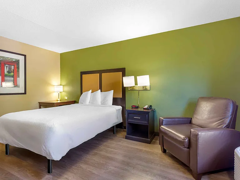 Studio Suite - 1 Queen Bed