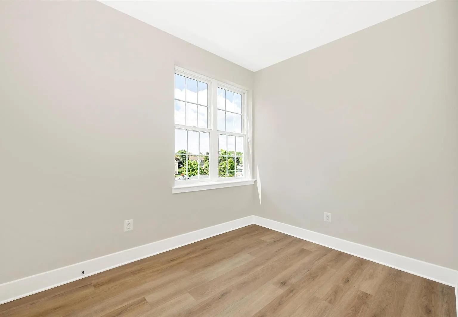 206 Broadway St - 3rd Fl - Room 3 — Photo 3