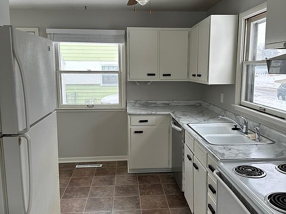 3rd image of 3001 S Covell Ave