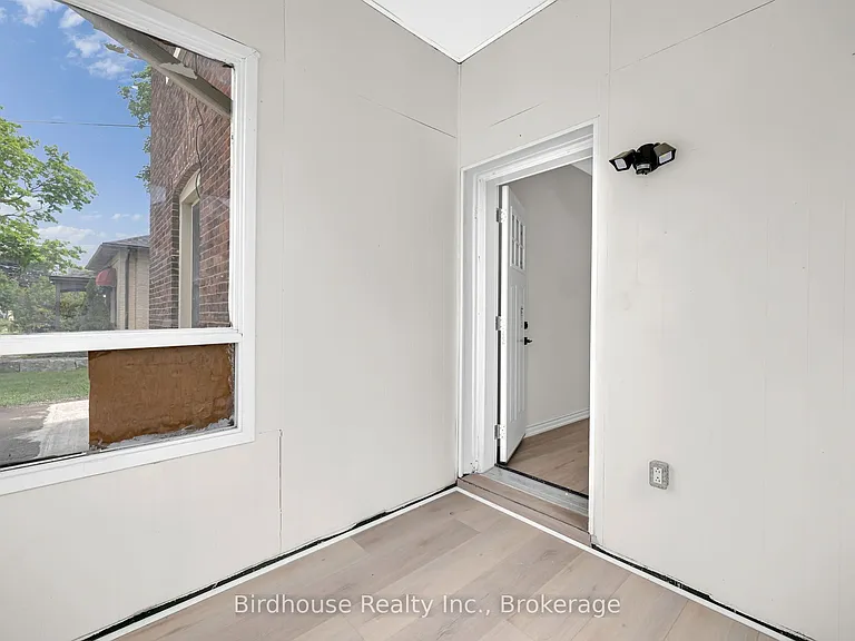 108 Lindsay St S #C — Photo 3