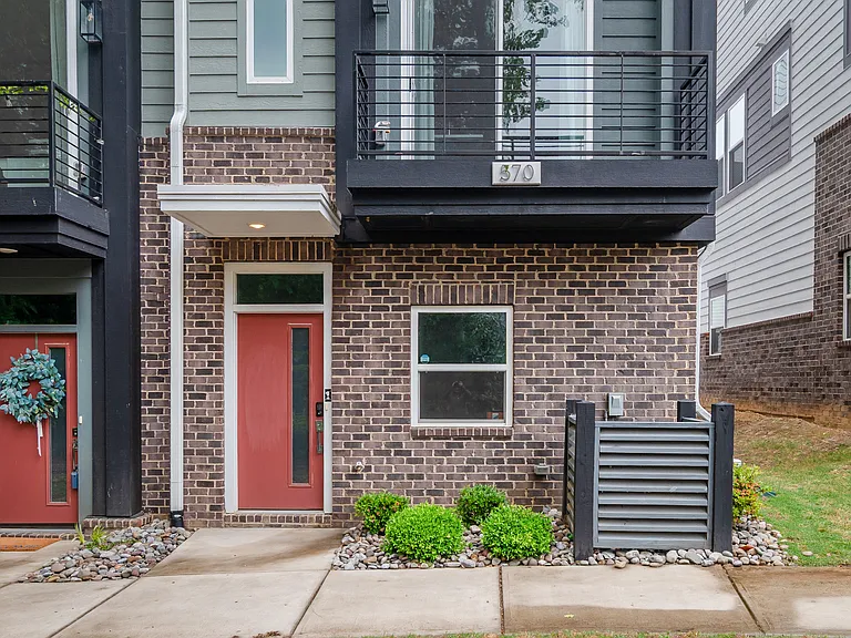570 W End Dr — Photo 4