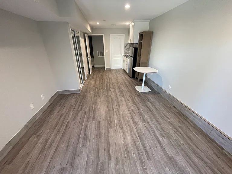 1028 Schwerin St — Photo 2