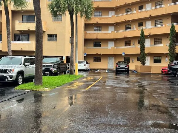 15969 NW 64th Ave APT 213, Miami Lakes, FL 33014