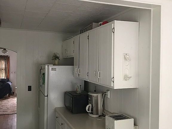 3rd image of 411 N Hazel St