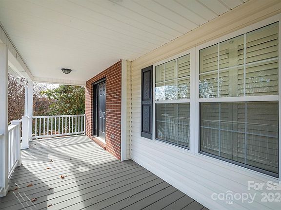 3rd image of 115 Clearwater Dr
