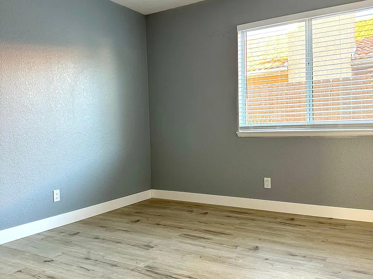 Second upstairs bedroom