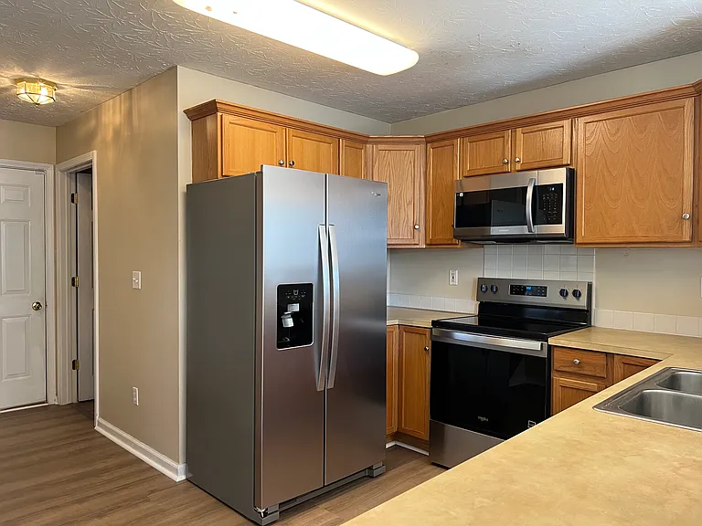 3885 Winthrop Dr — Photo 11