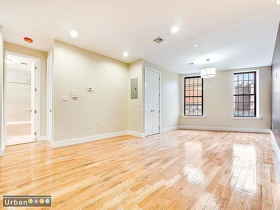 5th image of 146 Evergreen Ave #2A