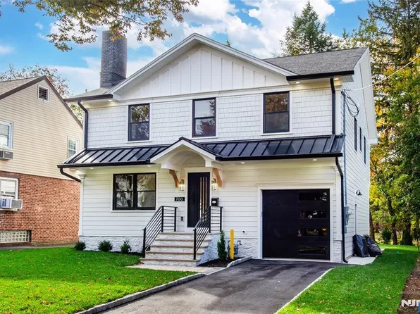 700 Ramapo Rd, Teaneck, NJ 07666