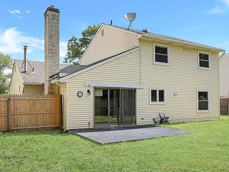 19 Pierson Dr — Photo 31