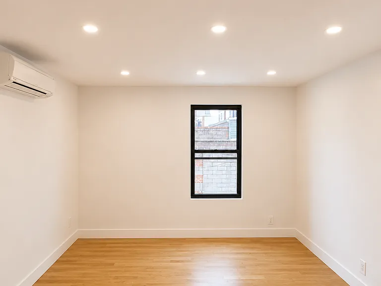 407 Graham Ave #2R — Photo 5