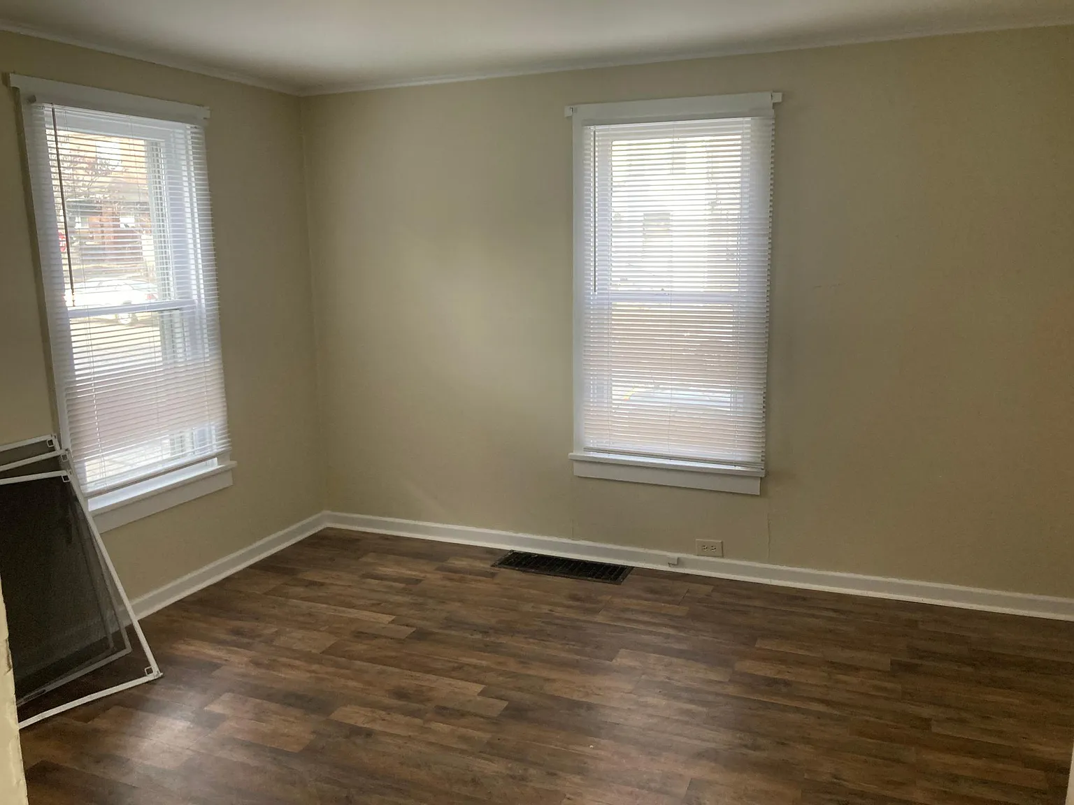 2 bed, 882 sqft, $800 — Photo 2