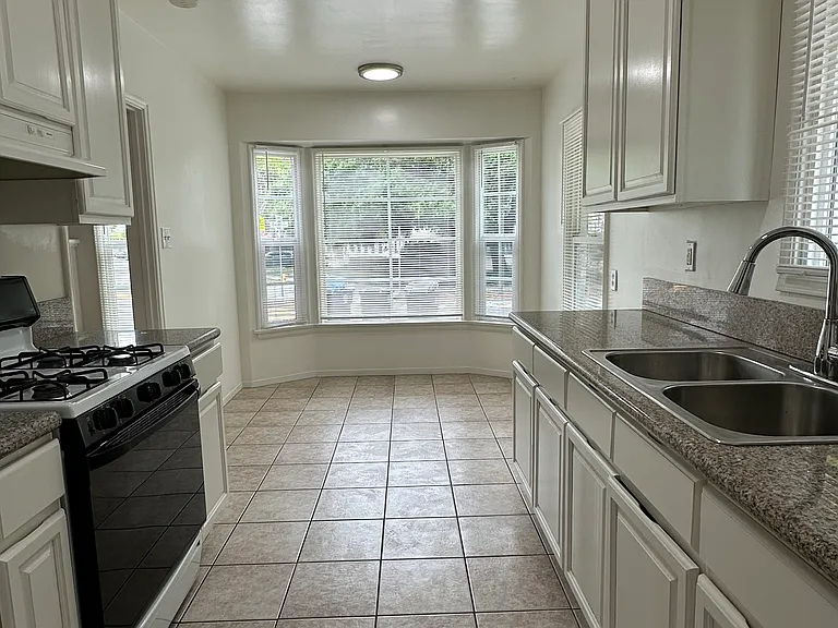 769 E Doran St #769 — Photo 7