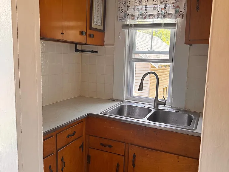 32 Conlon St #1 — Photo 9