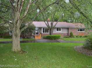 4976 Baetcke Lake Rd, Brighton, MI 48116