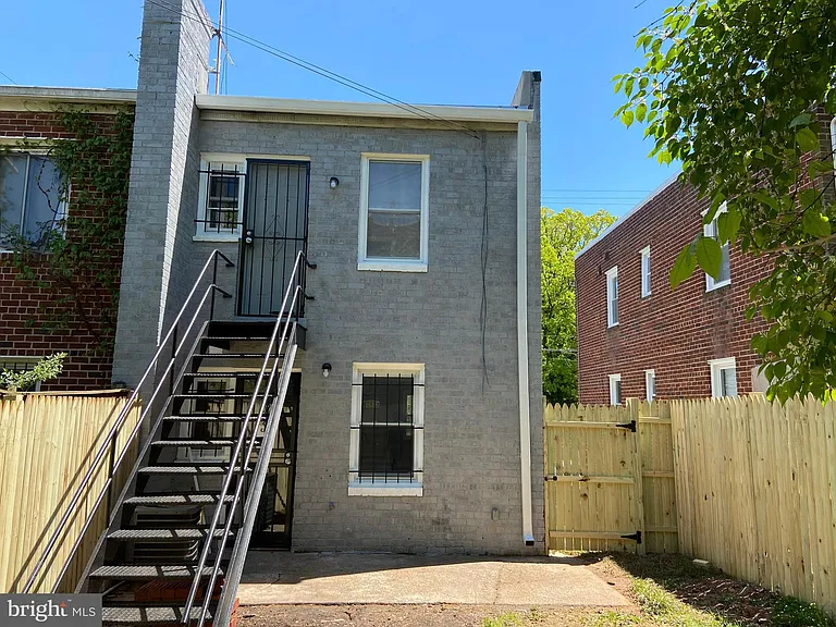 223 51st St SE — Photo 9