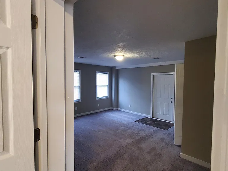 180 N Burson Ave — Photo 19
