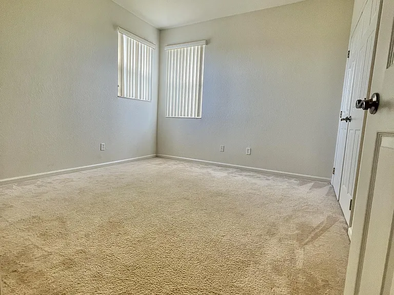 2370 Hinsdale Dr — Photo 29