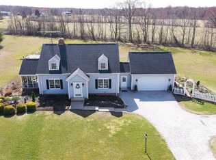 8555 Willow Ln, Chardon, OH 44024