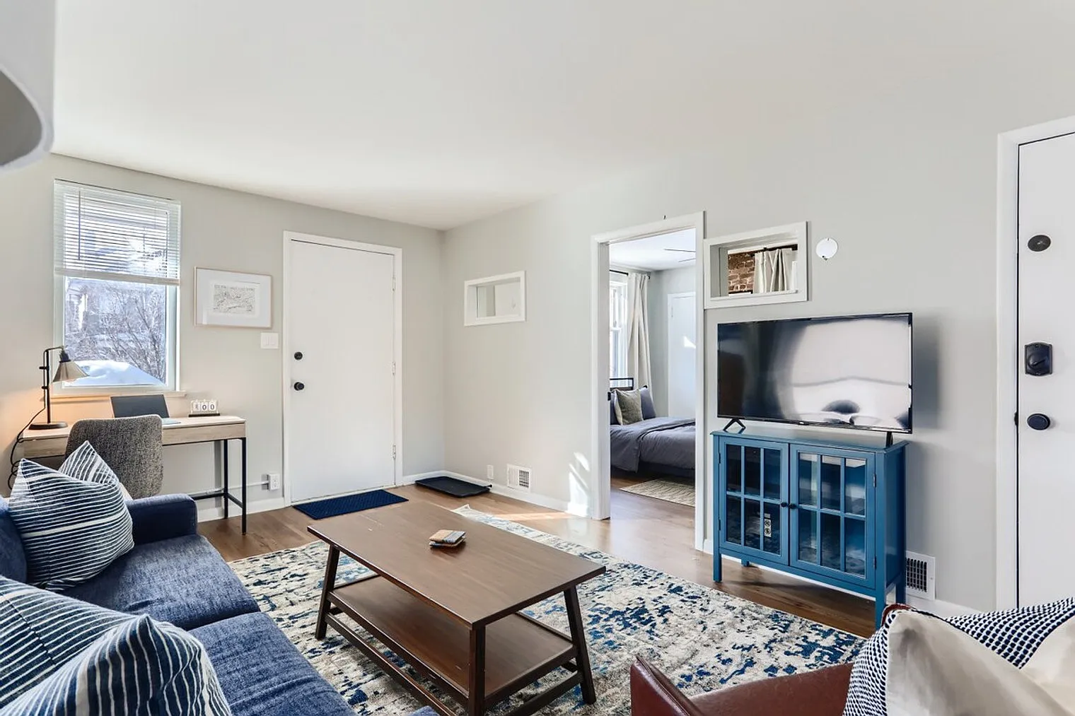2 bed, 1.0 bath, 721 sqft, $3,537 — Photo 2