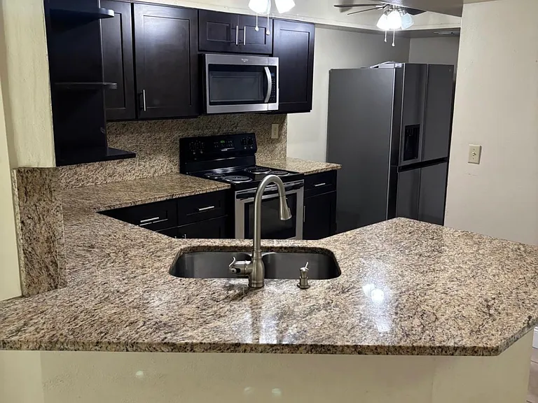 660 Royalty Ct — Photo 1