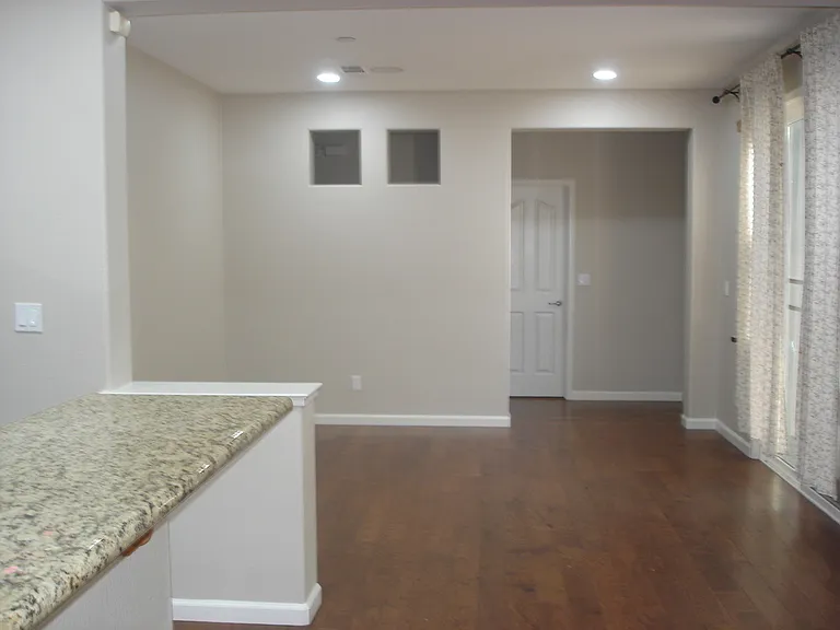 284 W Saint Francis Ave — Photo 5