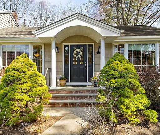 3rd image of 548 Rivervale Rd