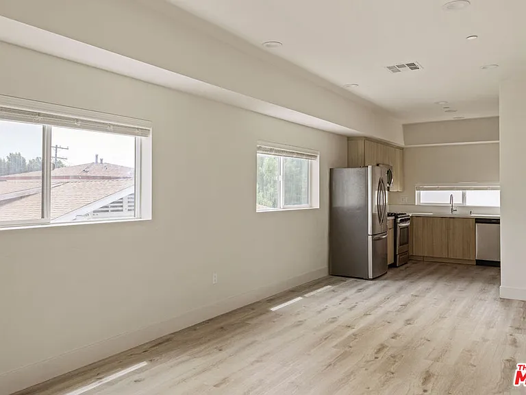 5456 1/2 Barton Ave — Photo 4