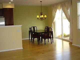 4th image of 1676 Sunnyside Ave