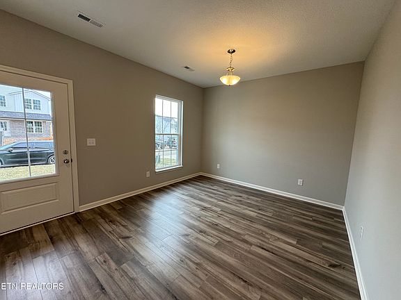 4th image of 1717 Hickory Meadows Dr