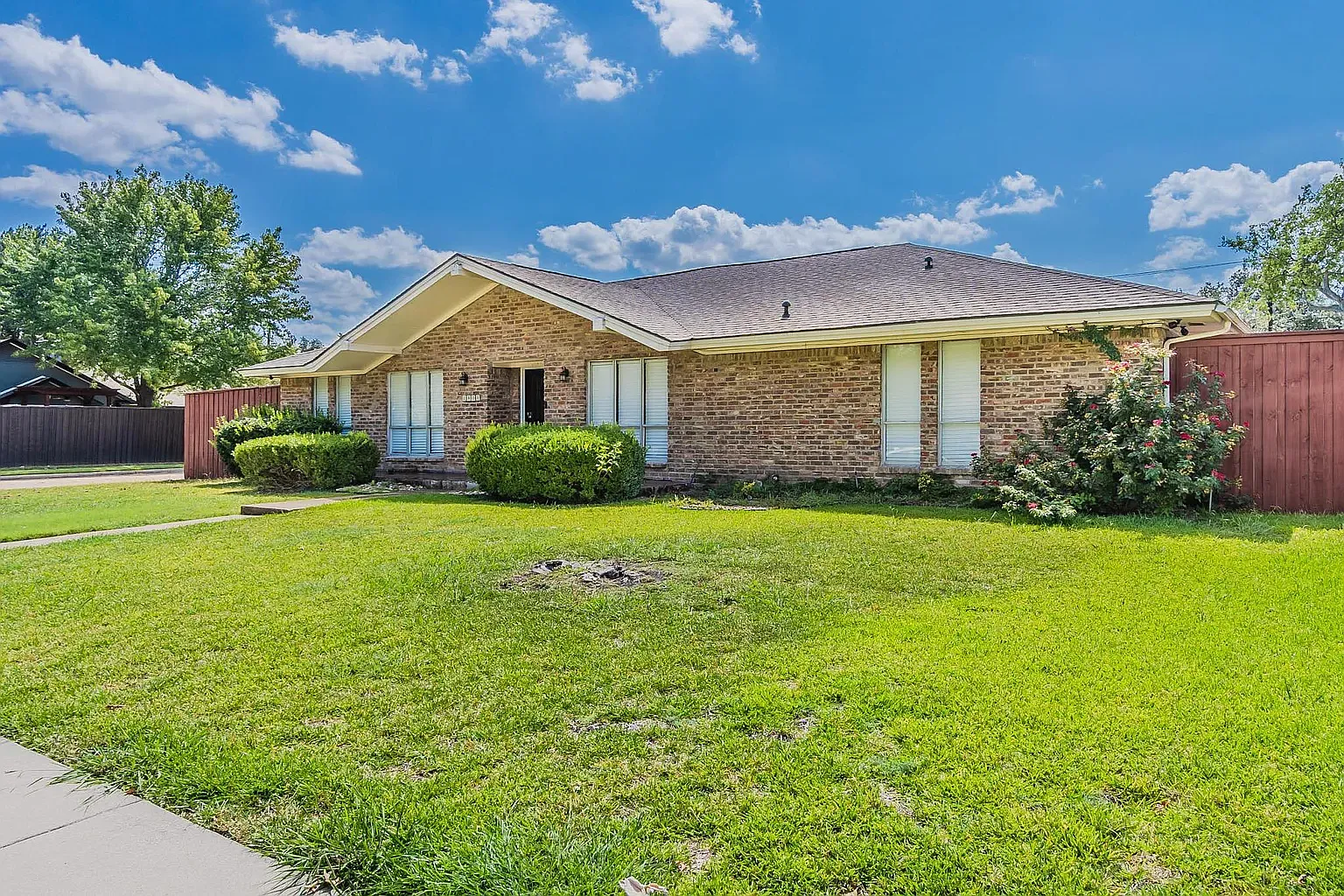 4 bed, 2268 sqft, $4,990 — Photo 1