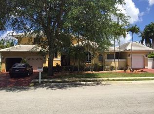 721 Laurel Ln W, Pembroke Pines, FL 33027