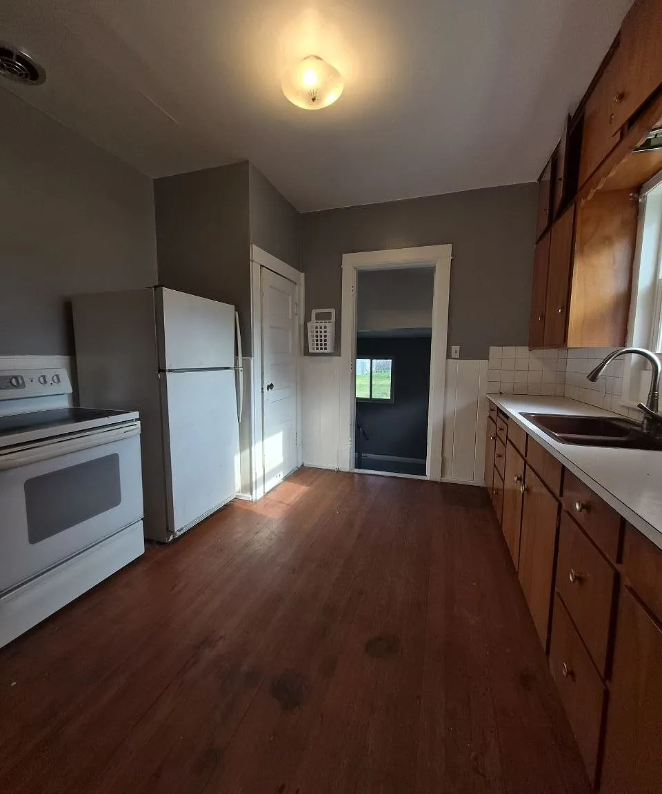 2 bed, 962 sqft, $880 — Photo 2