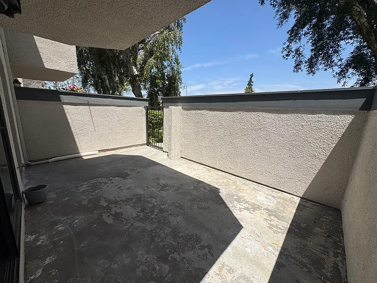 606 E Workman St — Photo 3