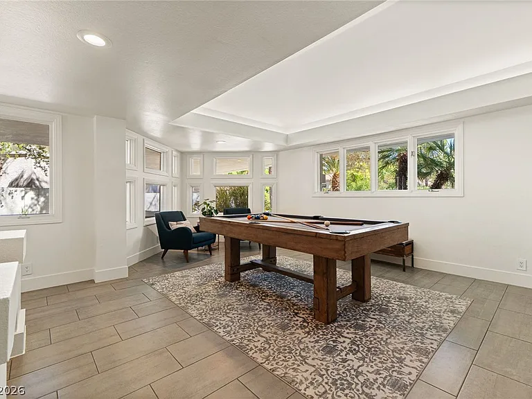 2233 Versailles Ct — Photo 33