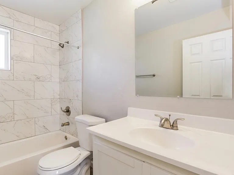 815 E Mountain View Rd — Photo 12