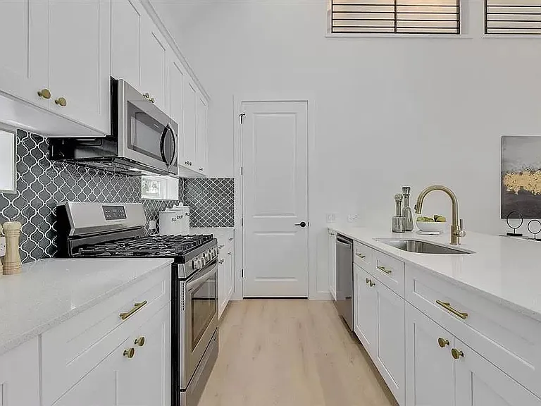 920 Cardinal Ln #2 — Photo 7