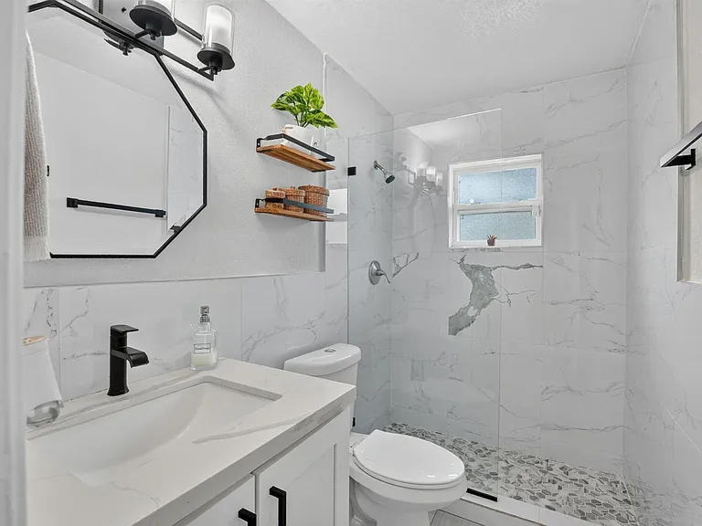 8131 NW 44th Ct — Photo 44