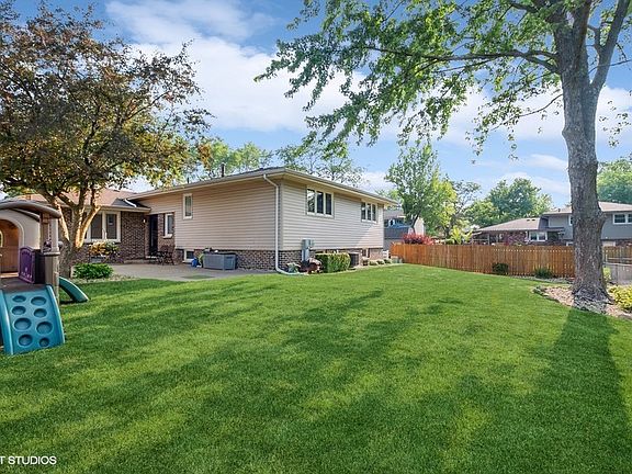 2nd image of 8432 Spruce Dr