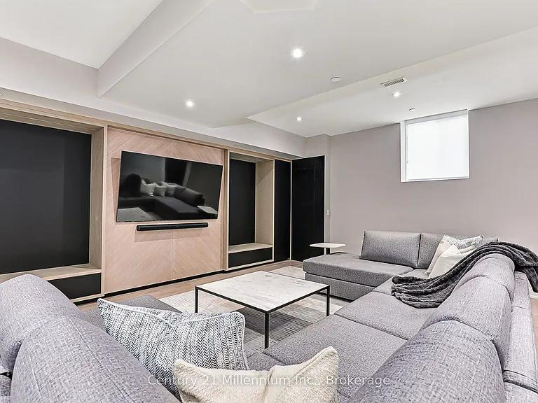 82 Goldie Ct — Photo 37