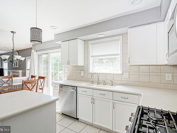 5th image of 63 Larkspur Cir